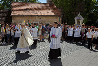 Procesija slikom čudotvorne Gospe Sinjske ulicama grada Sinja na Veliku Gospu, Dalmacija/Hrvatska