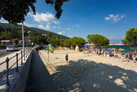 Zabavni sadržaji na plaži mjesta Ičići, Kvarner/Hrvatska